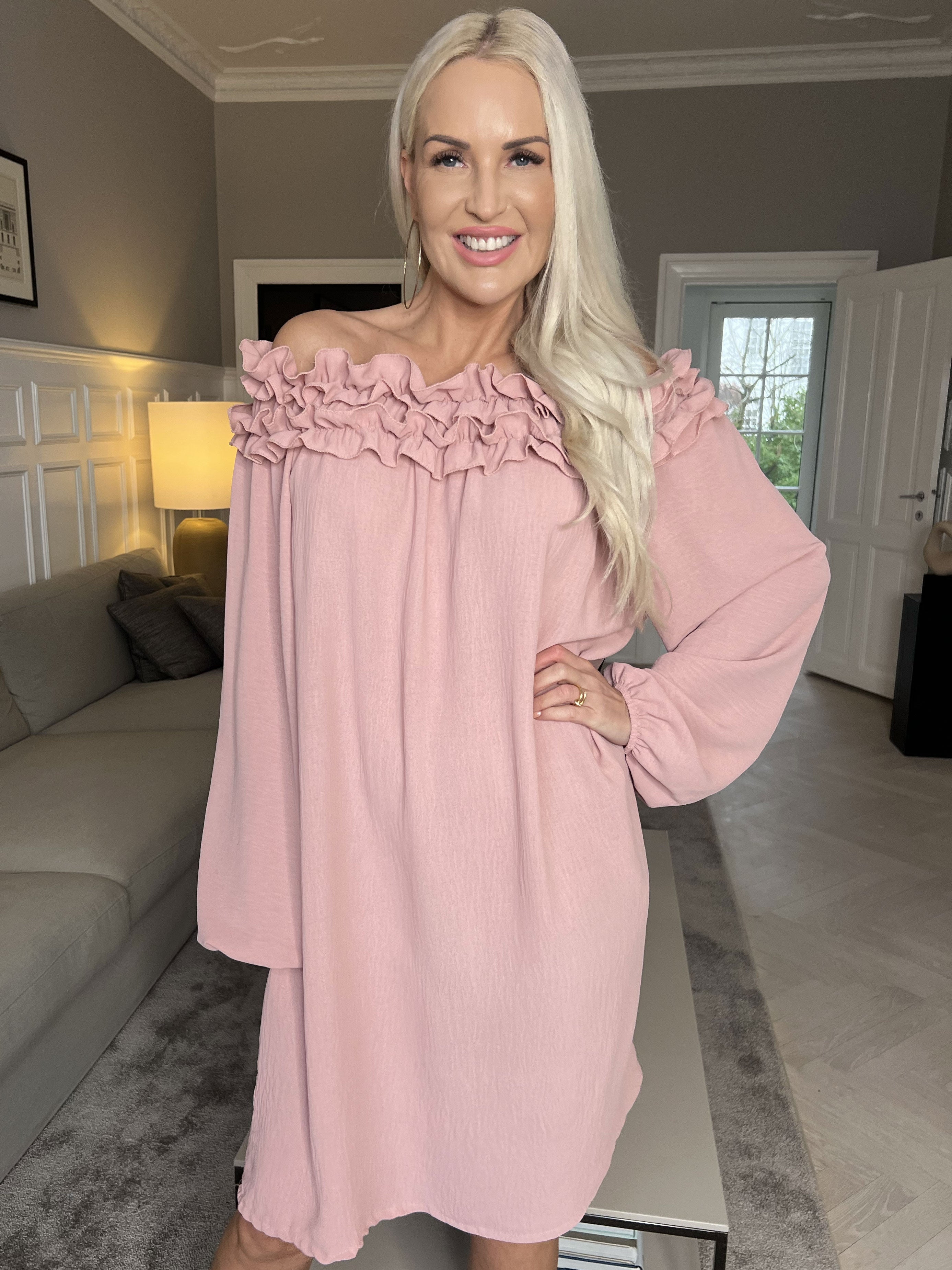 Chili Dress - Klänning med långa ärmar och volanger